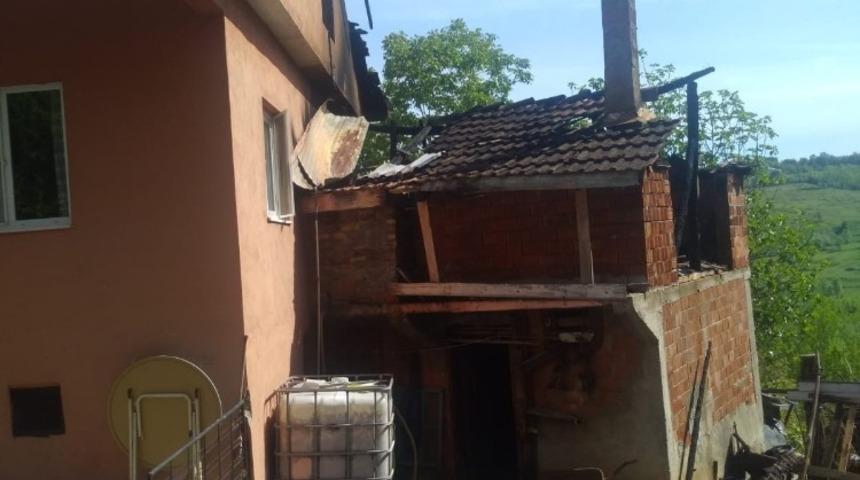 Bacadan &ccedil;ıkan kıvılcımlar mahalleliye korku dolu anlar yaşattı