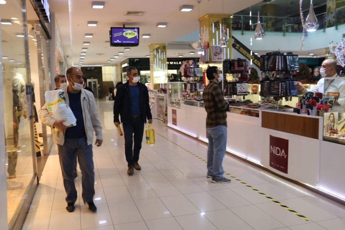 Şanlıurfa&rsquo;da AVM&rsquo;ler kapılarını a&ccedil;tı