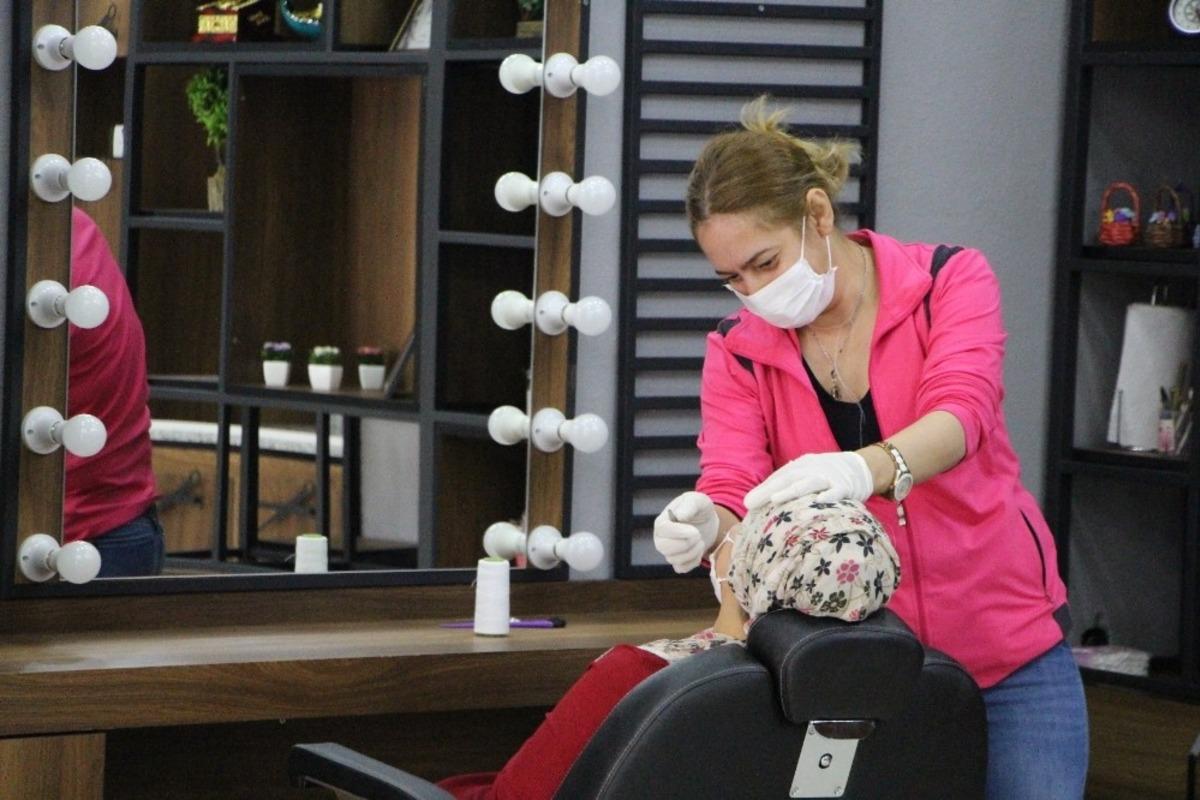 Silopi&rsquo;de kuaf&ouml;r ve berberler 51 g&uuml;n sonra kepenk a&ccedil;tı