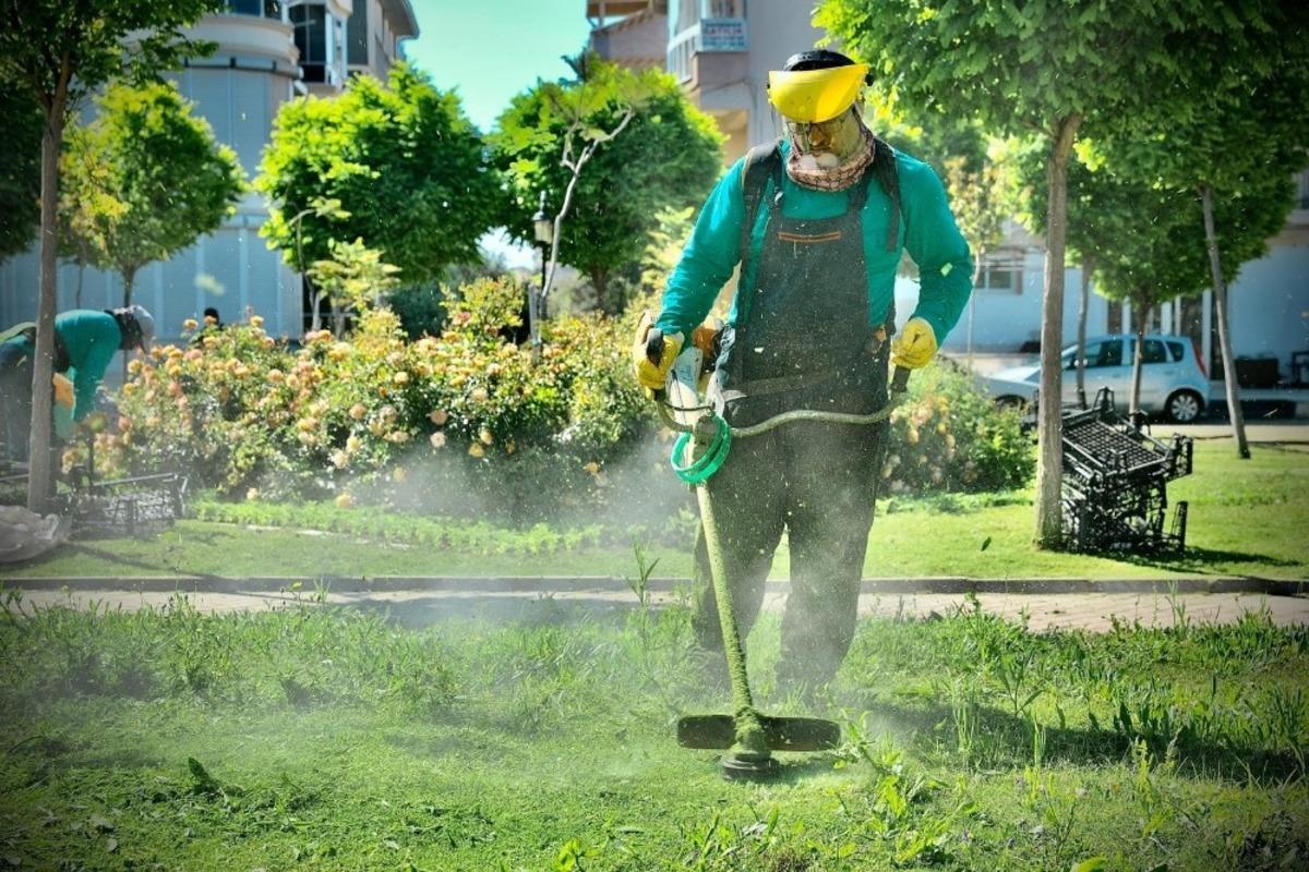 Didim&rsquo;de parklarda temizlik &ccedil;alışmaları s&uuml;r&uuml;yor