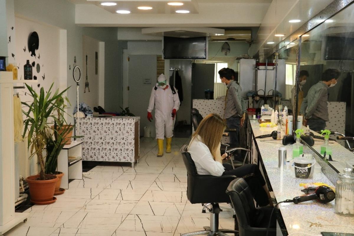 Kuaf&ouml;r ve berber d&uuml;kkanları dezenfekte edildi