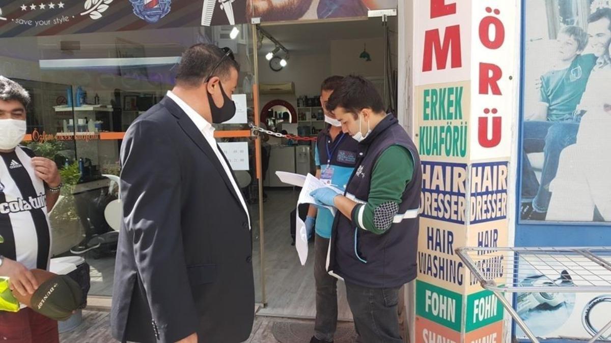 Kuşadası esnafına &uuml;cretsiz maske dağıtıldı