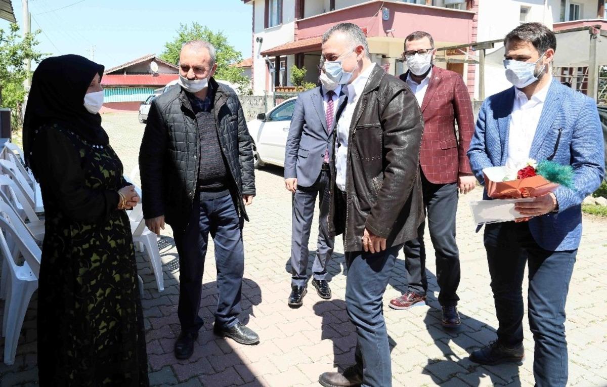 Başkan B&uuml;y&uuml;kakın&rsquo;dan şehit annelerine ziyaret