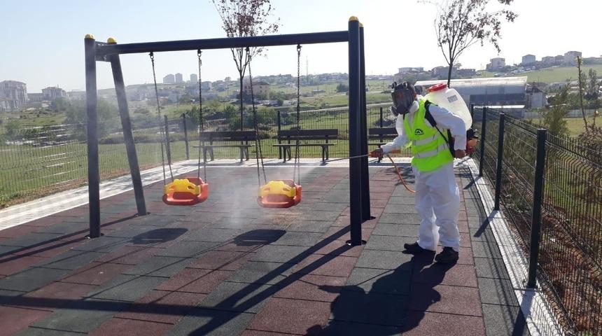 Gebze&rsquo;de parklar &ccedil;ocuklar i&ccedil;in dezenfekte ediliyor