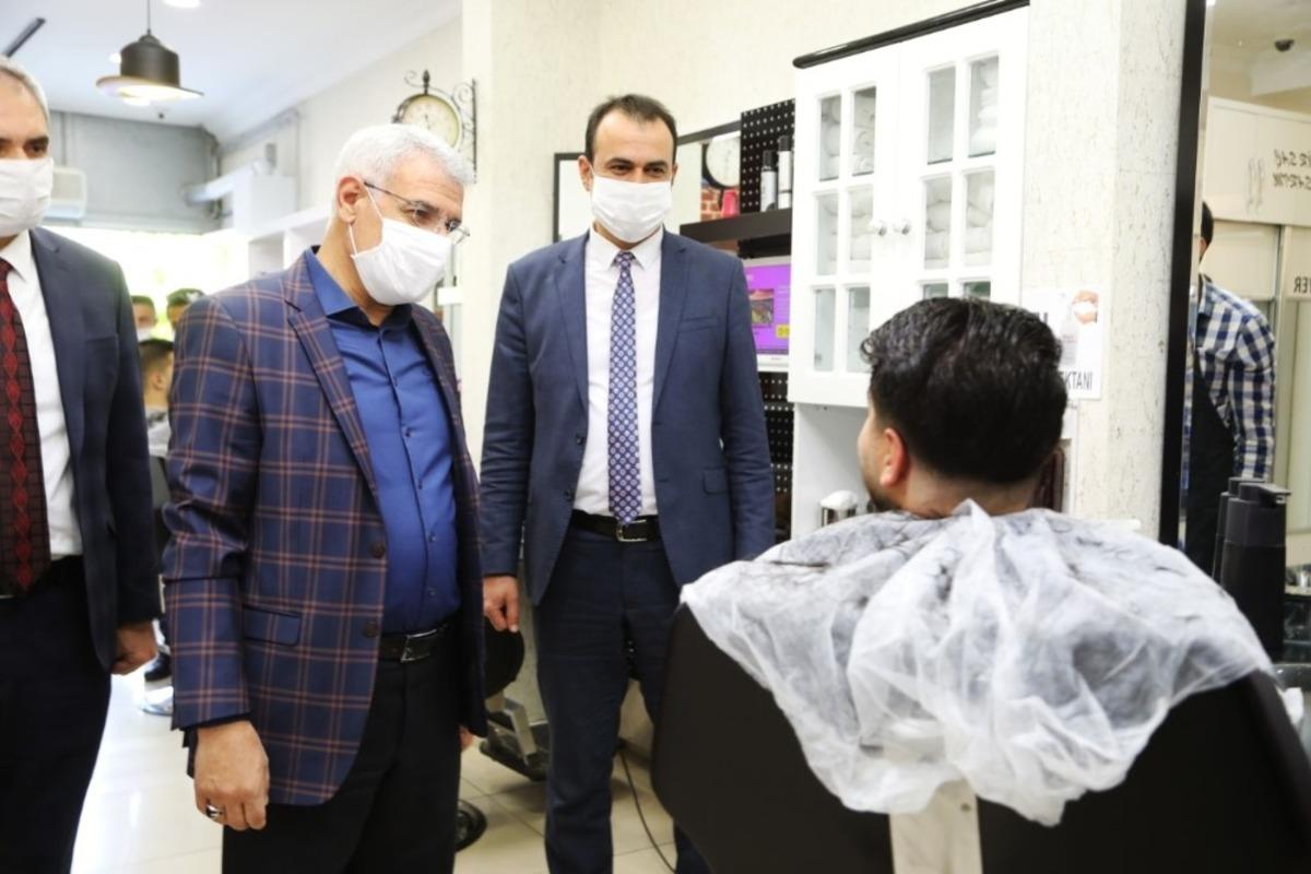 Başkan G&uuml;der, berber ve kuaf&ouml;rleri ziyaret etti
