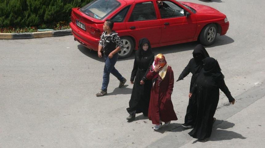 Havalar ısındı sosyal mesafe unutuldu