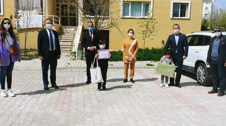 Tuşba&rsquo;da 23 Nisan yarışmasının &ouml;d&uuml;lleri verildi