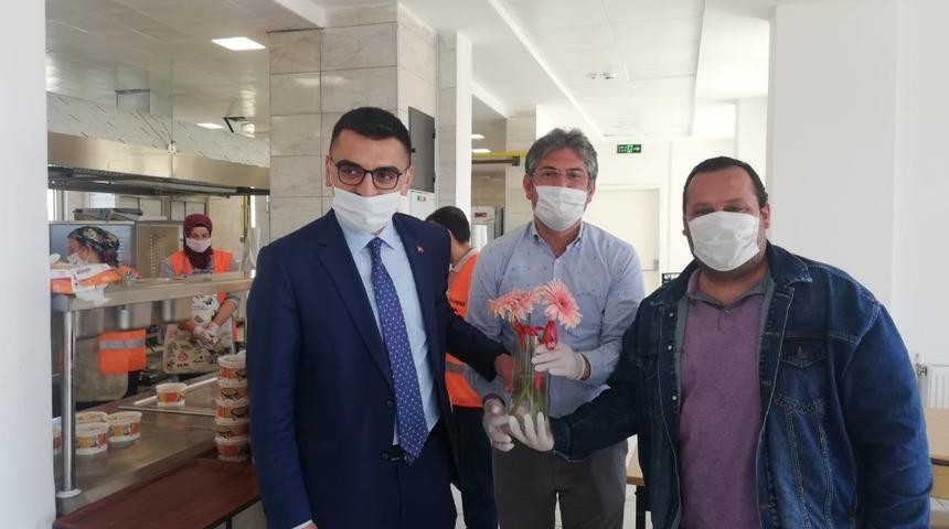 Vefa Sosyal Destek Grubu yemekhanesindeki kadınlar unutulmadı