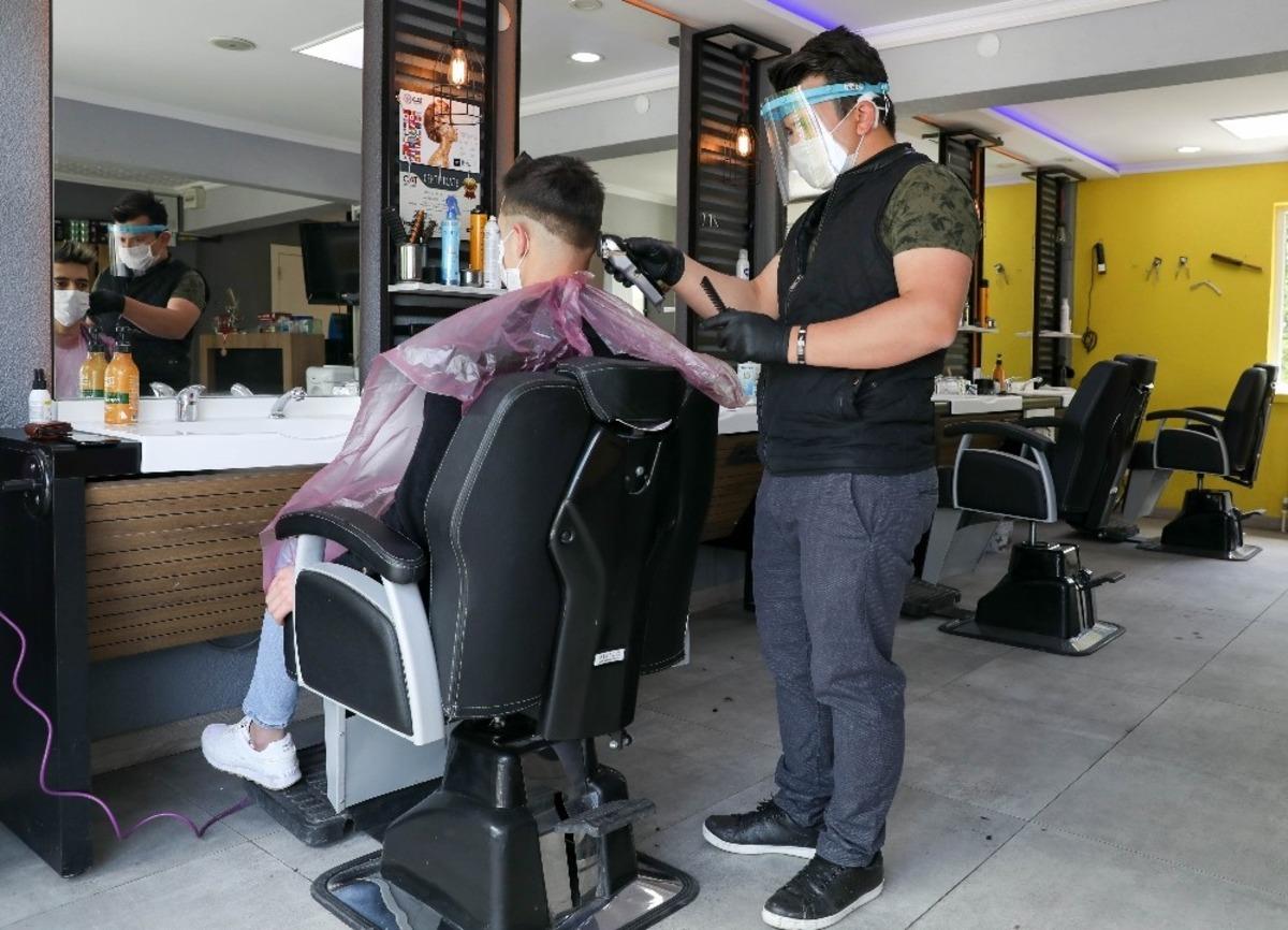 Sincan&rsquo;da 675 kuaf&ouml;r, berber ve g&uuml;zellik salonu bug&uuml;n iş başı yaptı