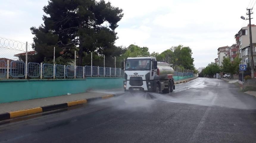 Hayat normalleşiyor dezenfeksiyon &ccedil;alışmaları tavizsiz s&uuml;r&uuml;yor