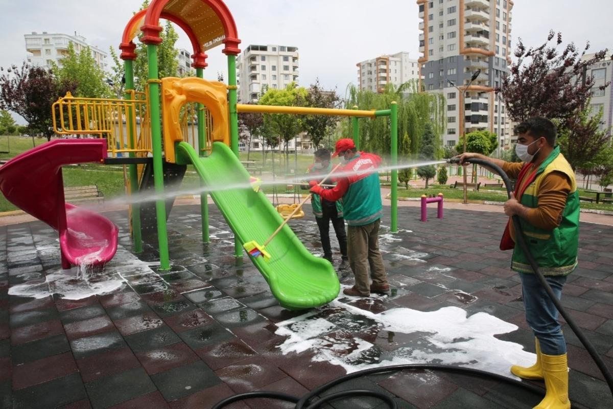 Karak&ouml;pr&uuml;&rsquo;de parklar &ccedil;ocuklar i&ccedil;in hazırlanıyor