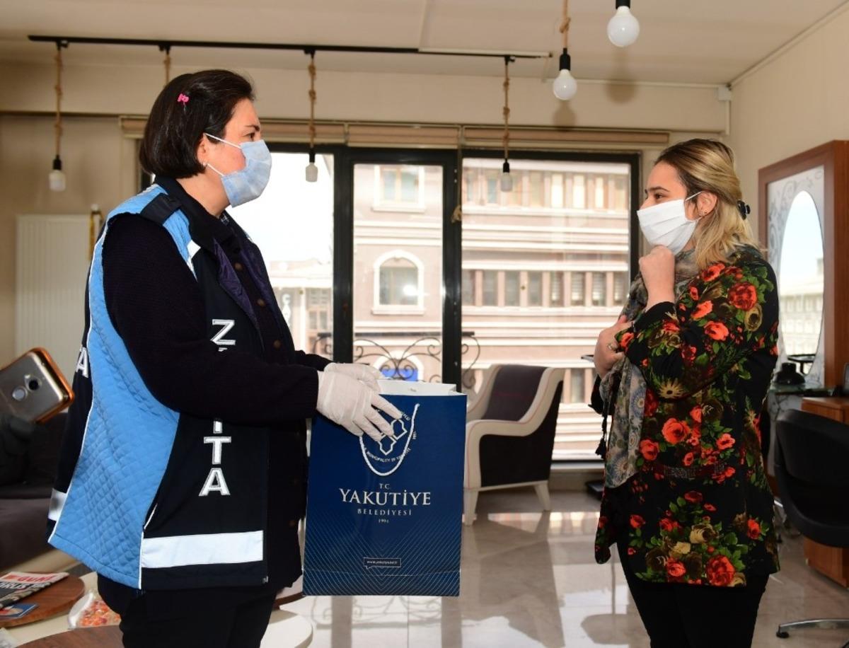 Yakutiye Belediyesi ekiplerince kuaf&ouml;r ve g&uuml;zellik salonlarını dezenfekte edildi