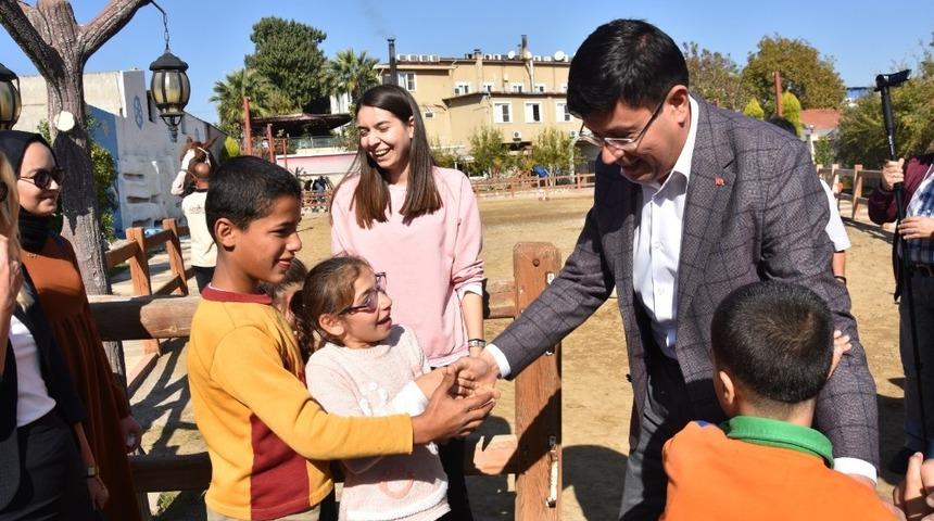 Başkan &Ouml;zcan; &ldquo;Sevgi b&uuml;t&uuml;n engelleri aşar&rdquo;