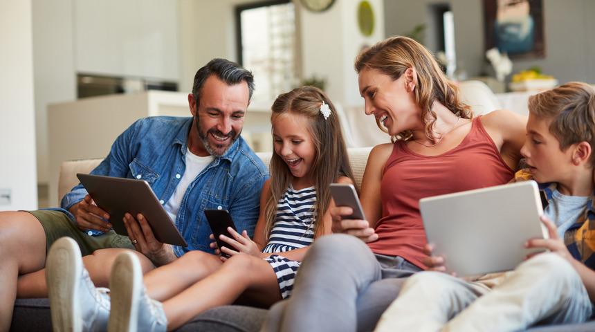 Dijital ekranlar g&ouml;zlerimize nasıl zarar veriyor?