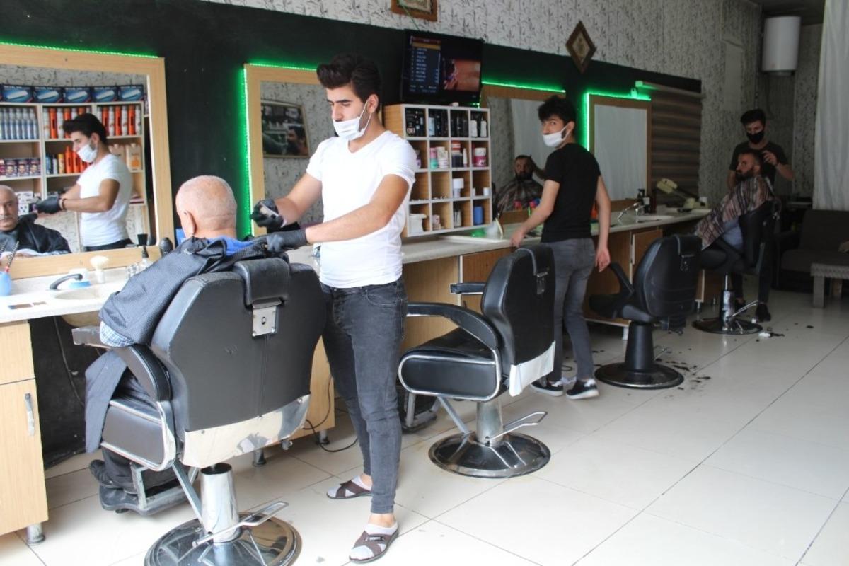 Şemdinli&rsquo;de berber, kuaf&ouml;r ve g&uuml;zellik salonları a&ccedil;ıldı