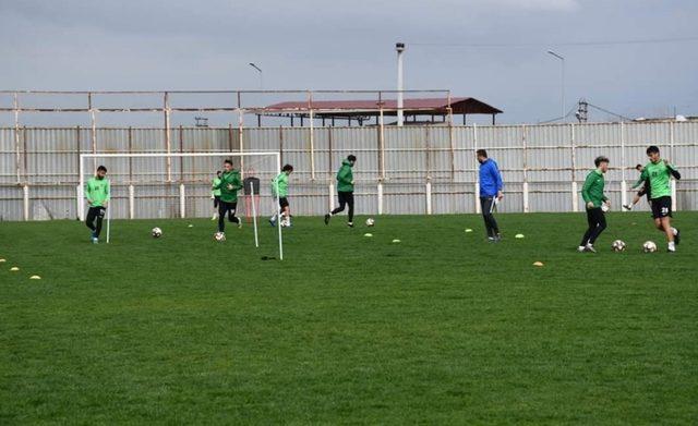 Diyarbekirspor teknik heyeti ve futbolcularına korona virüs testi