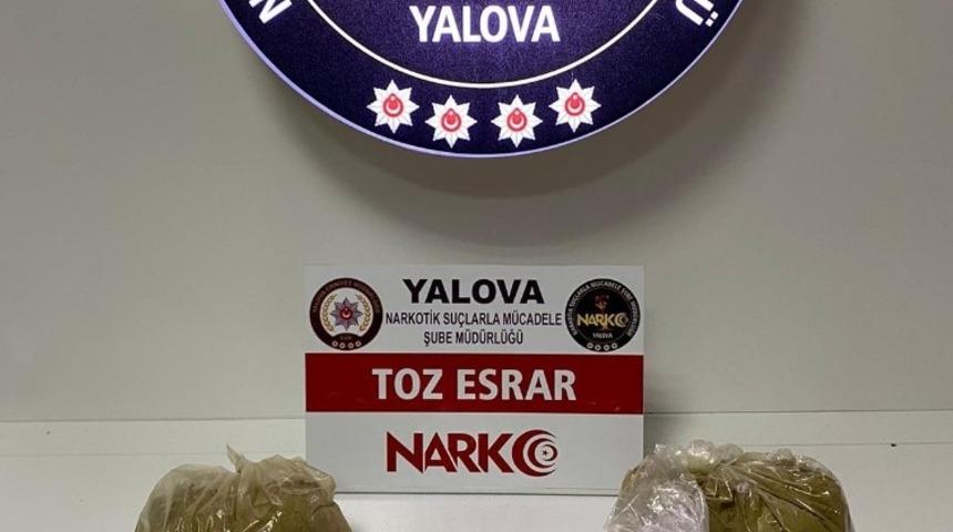 Yalova&rsquo;da durdurulan ara&ccedil;tan 2 kilo esrar &ccedil;ıktı
