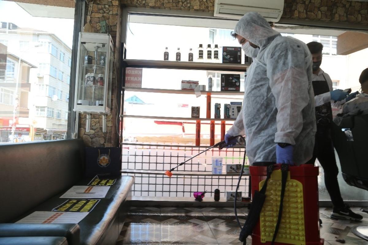 Sultanbeyli&rsquo;nde kuaf&ouml;r ve berber salonları bereket duasıyla a&ccedil;ıldı