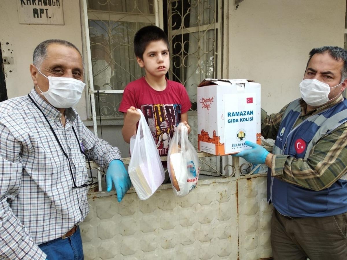 İhlas Vakfı Edremit Temsilciliği hayırseverlerin bağışlarını ihtiya&ccedil; sahiplerine ulaştırıyor