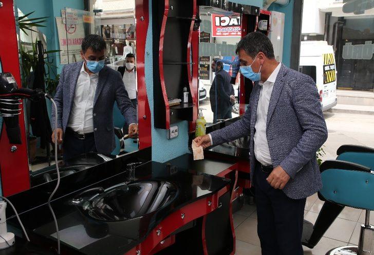 Gölbaşı Belediye Başkanı Şimşek, esnafa siftah parası takdim etti G2