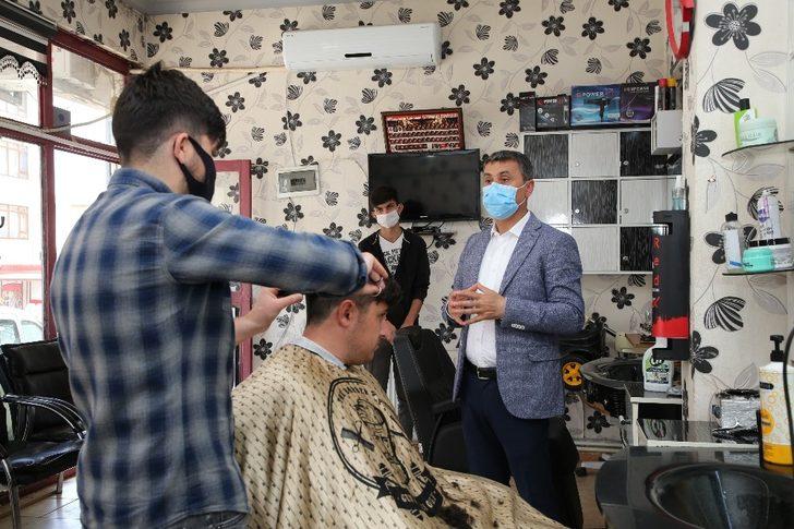 Gölbaşı Belediye Başkanı Şimşek, esnafa siftah parası takdim etti G3