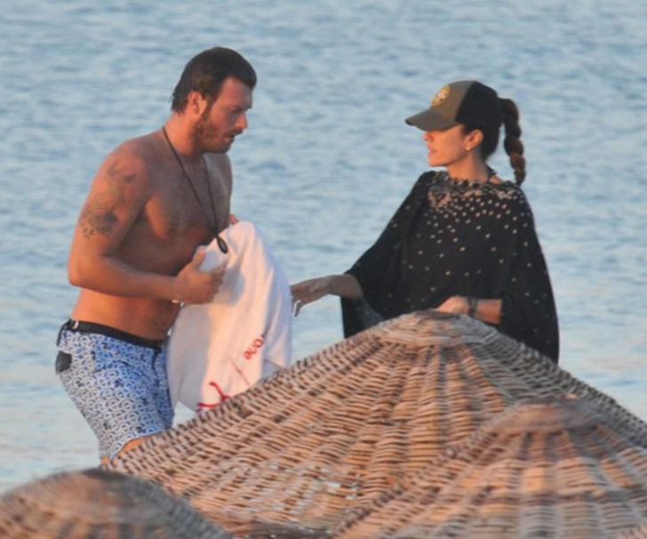 Kıvanç Tatlıtuğ ve Başak Dizer halk plajında G2