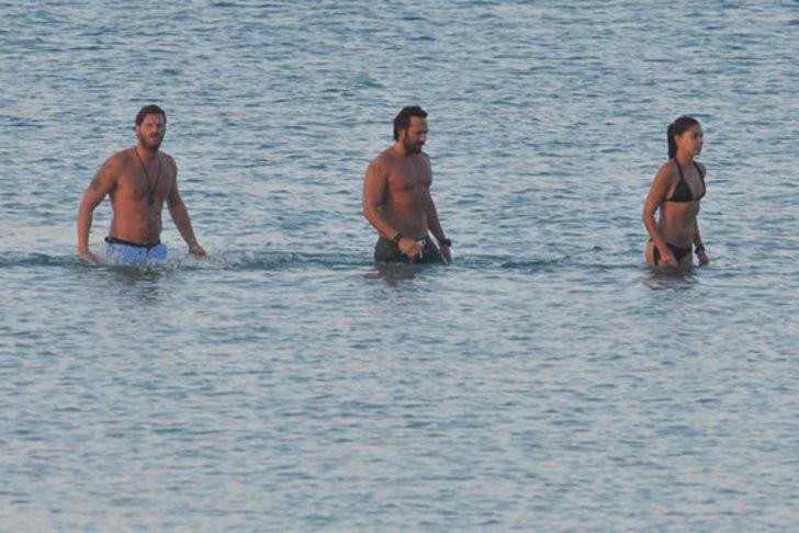 Kıvanç Tatlıtuğ ve Başak Dizer halk plajında G3