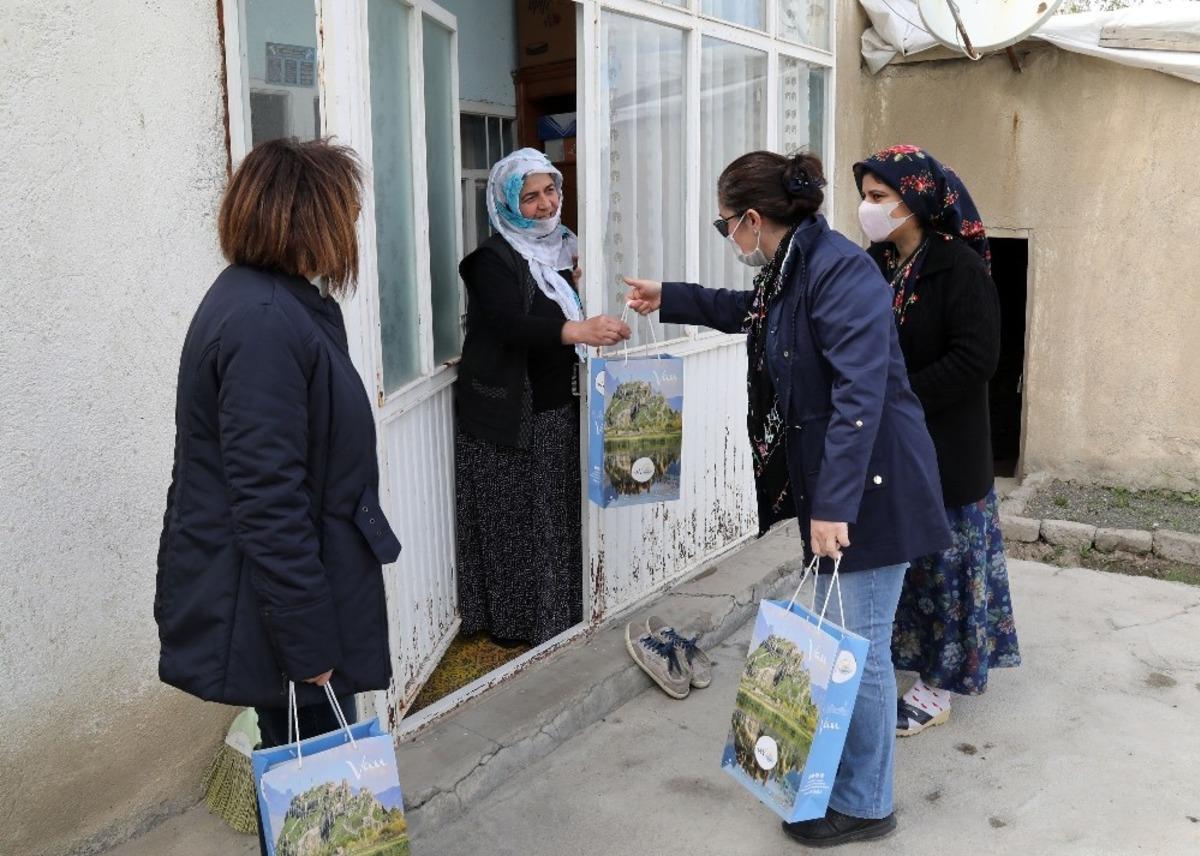Van B&uuml;y&uuml;kşehir Belediyesinden Anneler G&uuml;n&uuml; kutlaması