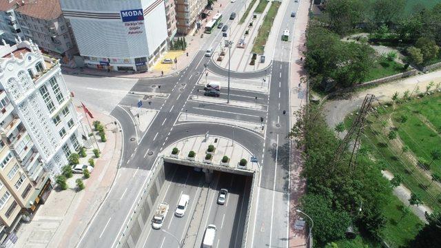 İzmit Gültepe Kavşağı’ndaki asfalt serimi tamamlandı