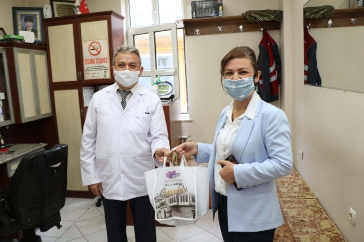 Safranbolu&rsquo;da berber ve kuaf&ouml;rlere temizlik kiti dağıttı