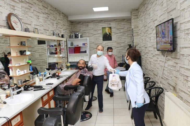 Safranbolu’da berber ve kuaförlere temizlik kiti dağıttı G3