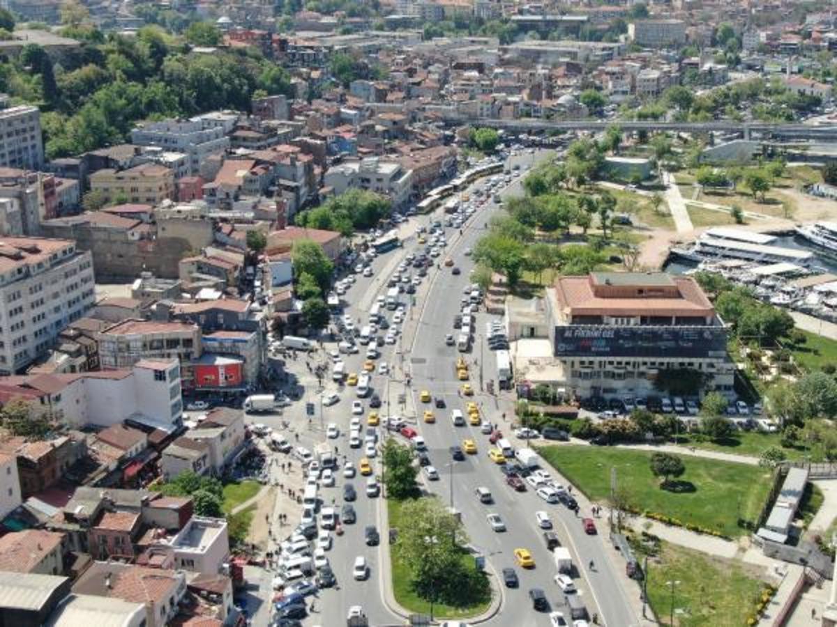 Fotoğraflar İstanbul'dan! Otoparklar doldu, dakikalarca beklediler