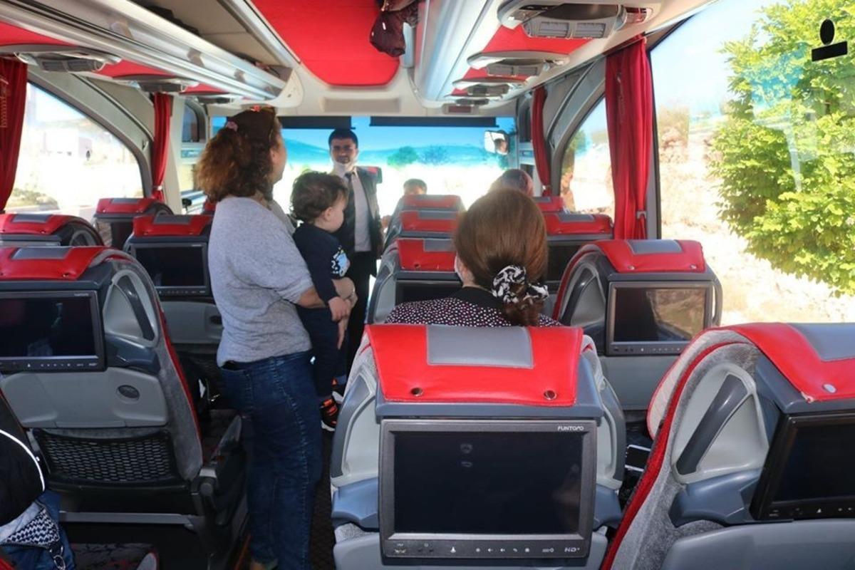 Mardin&rsquo;de karantina s&uuml;releri dolan 39 kişi memleketlerine uğurlandı