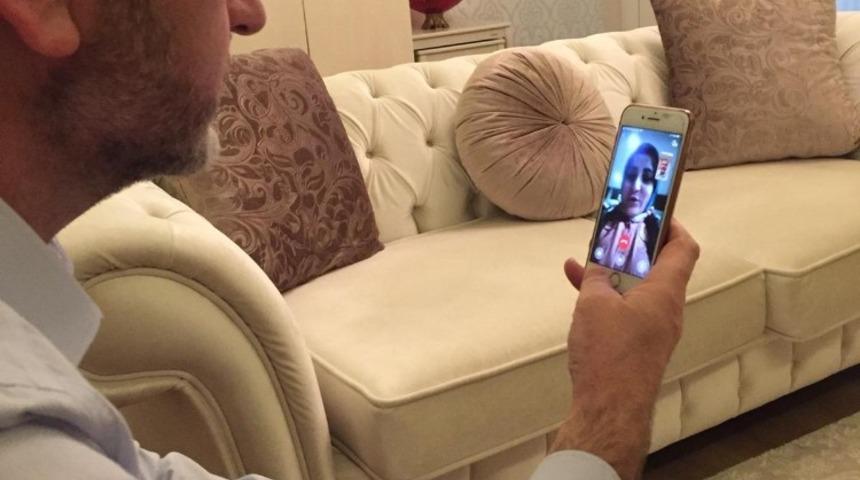 Başkan Ceyhun&rsquo;dan sağlık &ccedil;alışanı anneleri duygulandıran s&uuml;rpriz