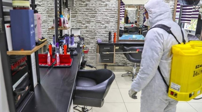 Berber ve kuaför salonları dezenfekte edildi