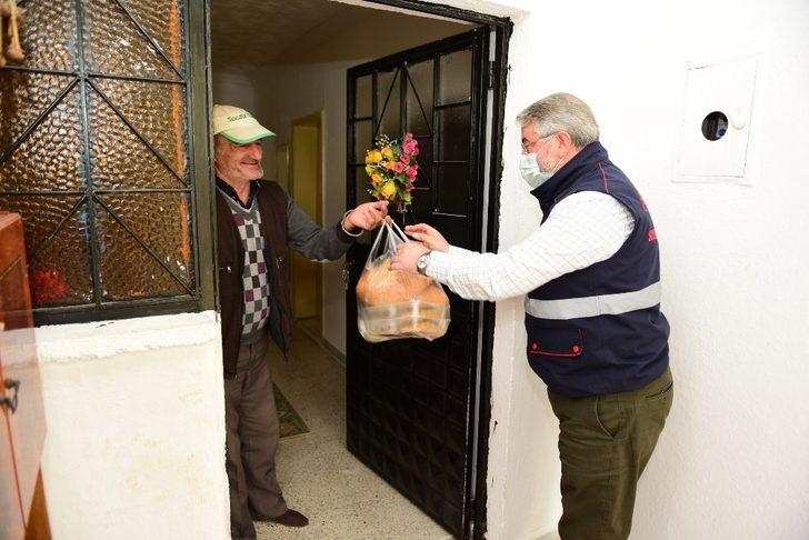 Aşevini ziyaret eden Başkan Aşgın, vatandaşlara yemek dağıttı G2