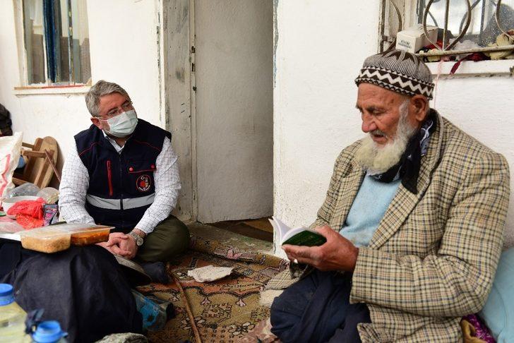 Aşevini ziyaret eden Başkan Aşgın, vatandaşlara yemek dağıttı G4