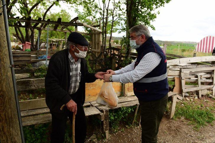 Aşevini ziyaret eden Başkan Aşgın, vatandaşlara yemek dağıttı G5