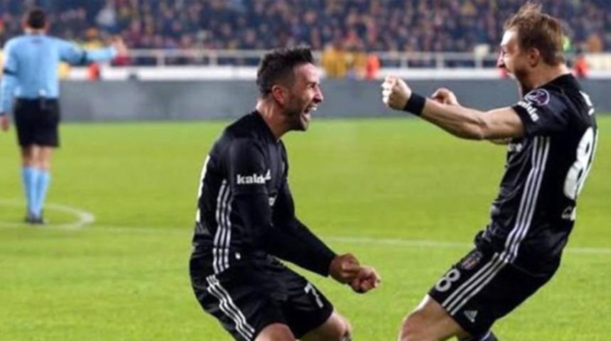 Beşiktaşlı futbolcu G&ouml;khan G&ouml;n&uuml;l, Fenerbah&ccedil;e'ye geri d&ouml;n&uuml;yor