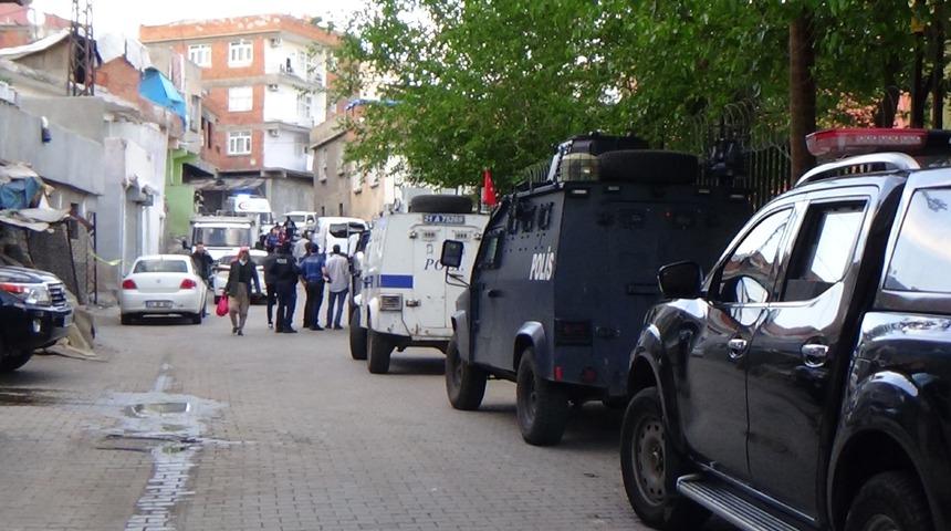 Diyarbakır'da iftar vakti silahlar konuştu! Yaralılar var