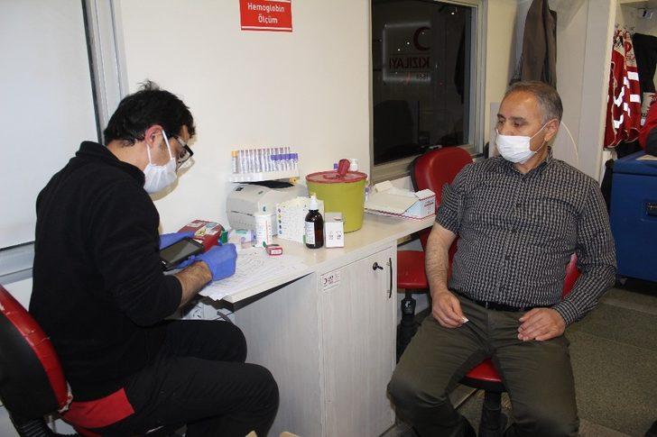 Elazığ’da eğitimcilerden “İyilik Kanımızda Var” sloganıyla kan bağışı G2