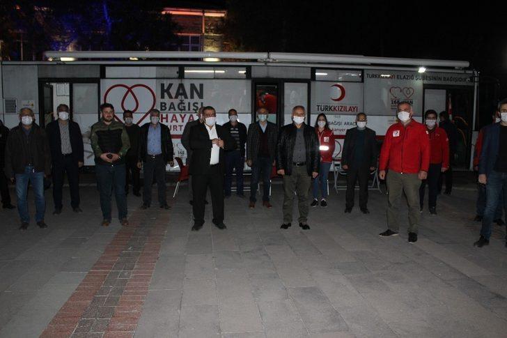 Elazığ’da eğitimcilerden “İyilik Kanımızda Var” sloganıyla kan bağışı G4