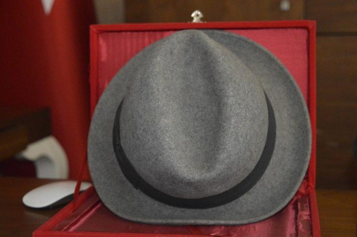 Kerim Amca’nın efsane fötr şapkası oğlunun makam odasında G1