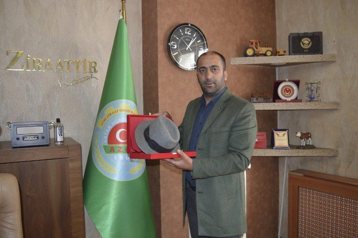 Kerim Amca’nın efsane fötr şapkası oğlunun makam odasında G3