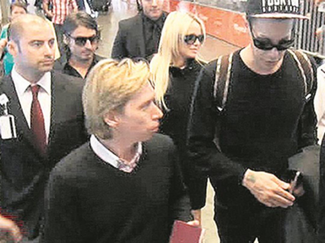 Pamela Anderson İstanbul'da polise takıldı