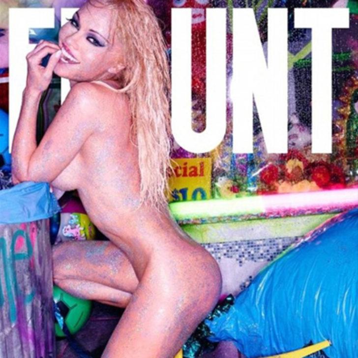 Pamela Anderson İstanbul'da polise takıldı G1