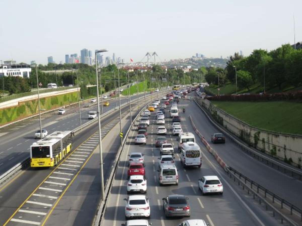 İstanbul'da boğaz k&ouml;pr&uuml;lerinde trafik yoğunluğu! 