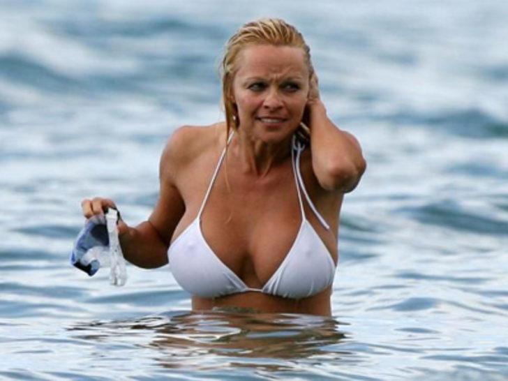Pamela Anderson İstanbul'da polise takıldı G5