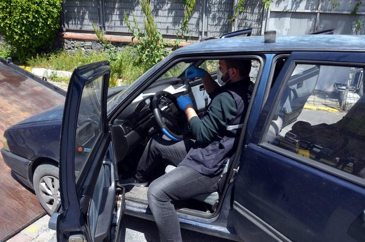 Çalmak istedikleri otomobilin yanlışlıkla kornasına basınca yakalandılar G3
