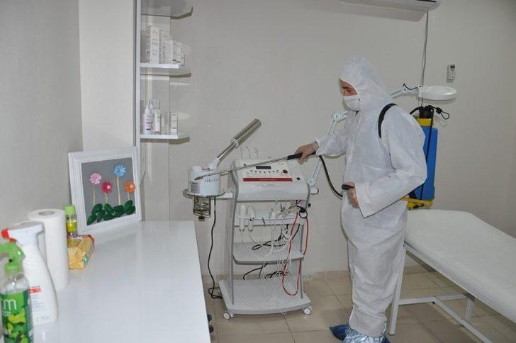 Cizre Belediyesi berber ve kuaför salonlarını dezenfekte etti G3